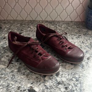 Clarks Red Sneakers Minimalist Design
